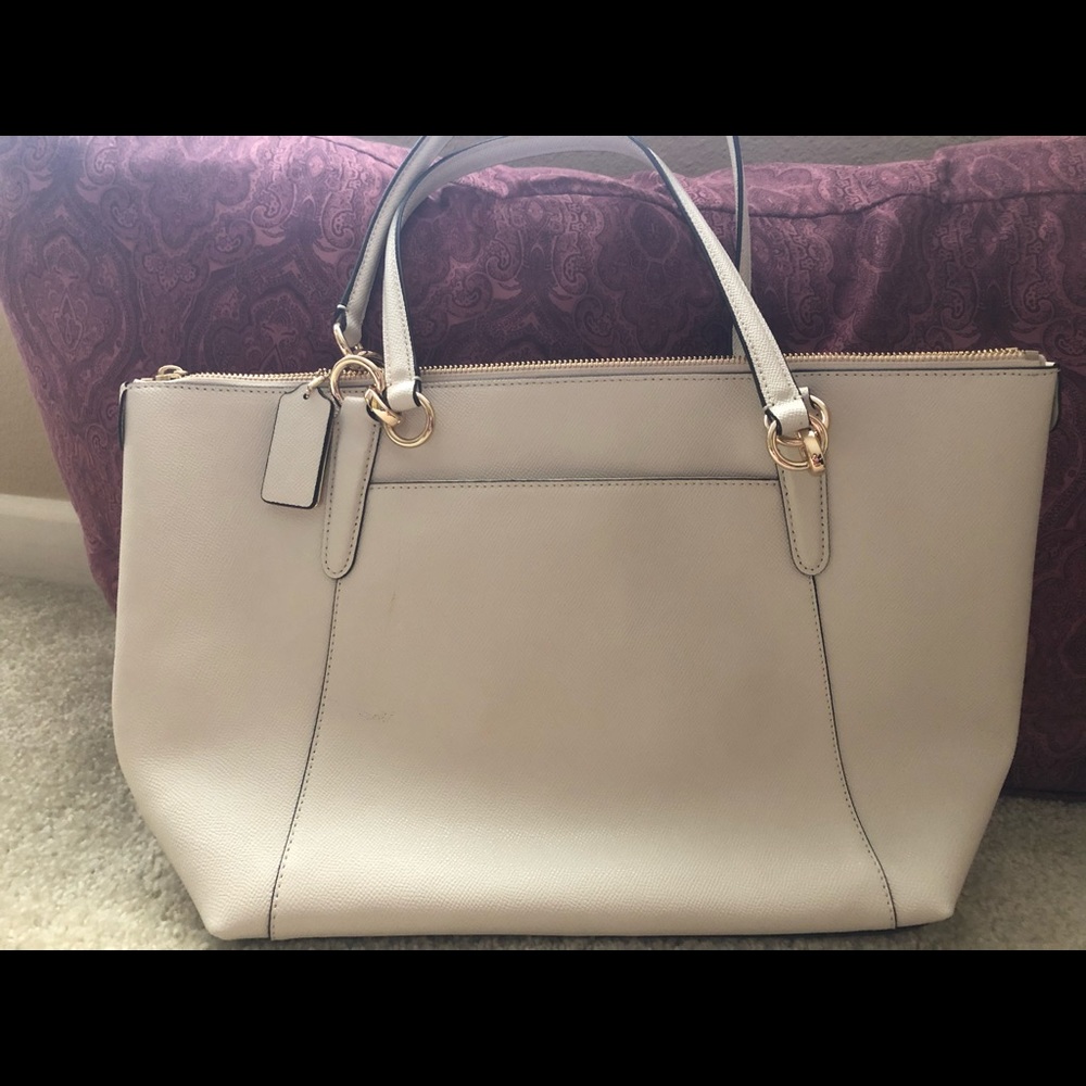 Handbag - Picture 2 of 5